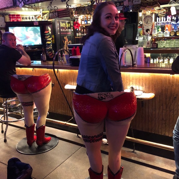 Meet your Posher, Natalie - Picture 2 of 2